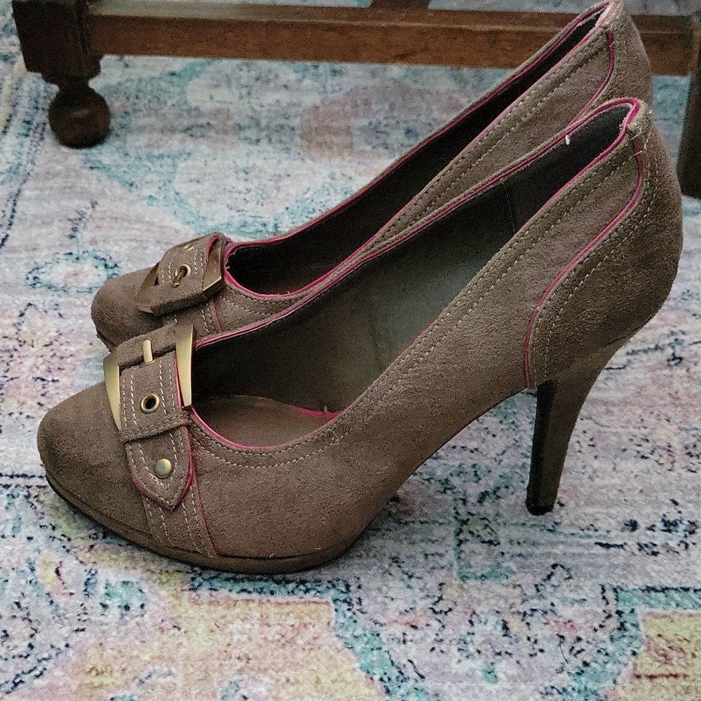 Limelight Brown suede with pink accent high heels - Picture 6 of 8